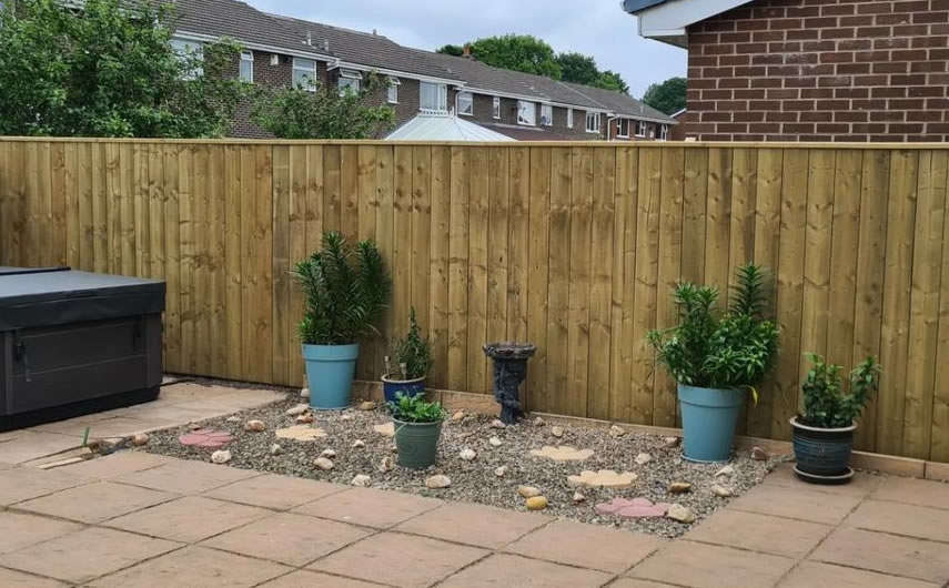 Wooden fence building and repair - fencing services